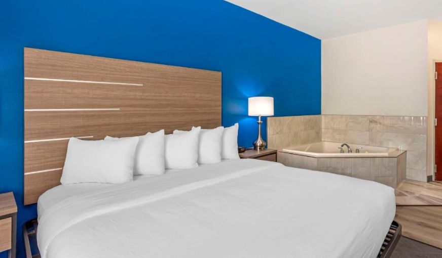 Comfort Inn & Suites Harrisburg-Hershey North photo 1
