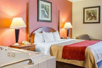 Comfort Inn & Suites - Room with Private Spa Bath