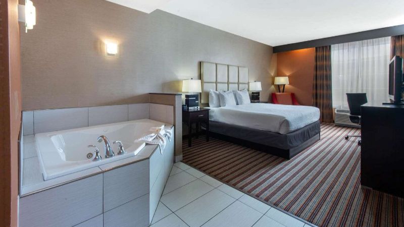 La Quinta Inn & Suites by Wyndham Harrisburg-Hershey photo 1