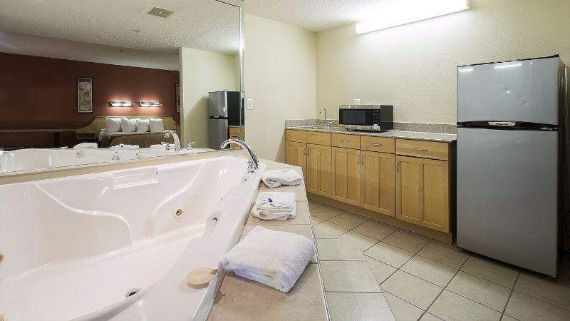Red Roof Inn & Suites Philadelphia – Bellmawr photo 1
