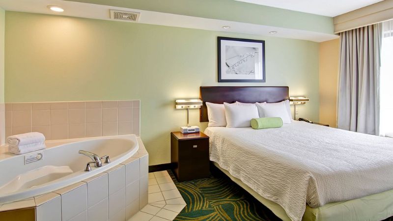 SpringHill Suites Erie - King Whirlpool Suite