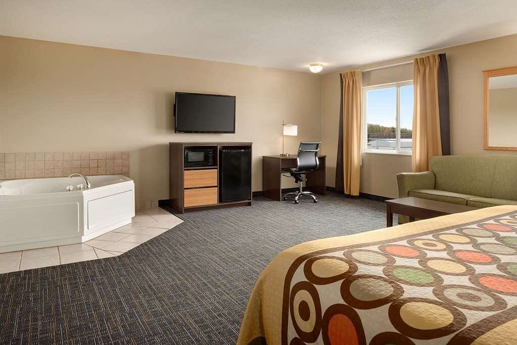Super 8 by Wyndham Sioux Falls photo 1