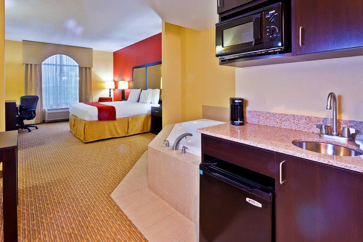Holiday Inn Express Nashville-Opryland - Room with Private Spa Bath photo 1