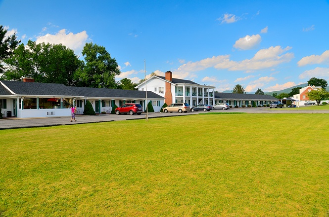 The Cardinal Inn - Exterior & Grounds