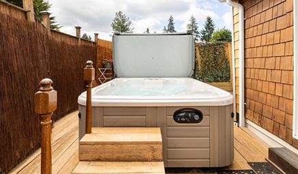 Tiny House with private Hot Tub near Seattle