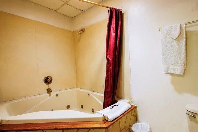 OYO Hotel Chapmanville Inn, WV – Hwy 119