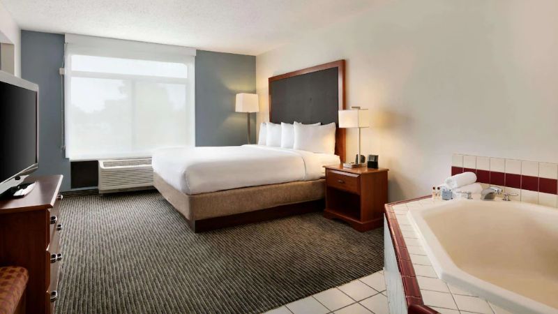 Wingate by Wyndham Vienna Parkersburg photo 1