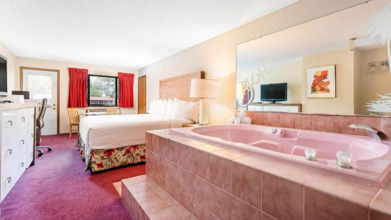 Aloha Beach Resort & Suites photo 1