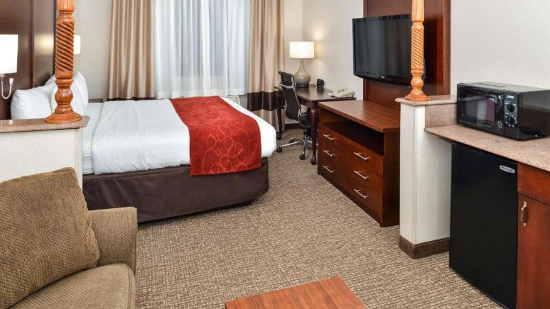 Best Western Northwoods Lodge - King Suite with In-Room Whirlpool Tub