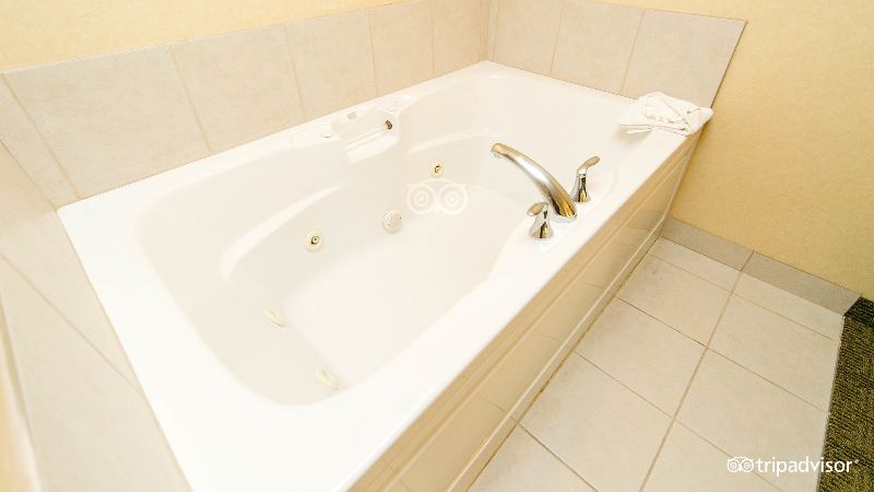 Comfort Suites Lake Geneva East photo 1