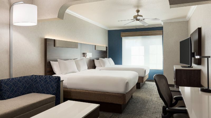 Iron Amethyst Inn & The 2one Speakeasy - King Suite with In-Room Whirlpool Tub