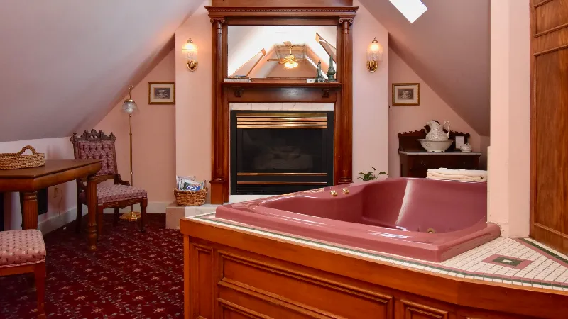 Scofield House Bed and Breakfast - King Whirlpool Suite